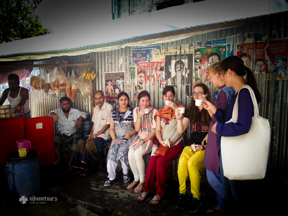 Drinking tea on a street tea stall at Dhaka. One of the best things to do in Dhaka.