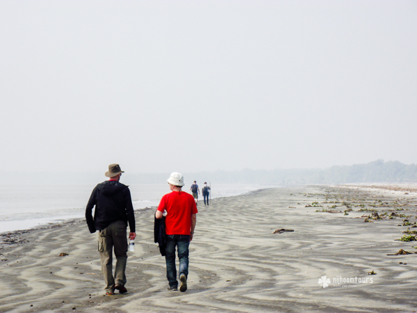 Walking on the Jamtola beach inside the Sundarbans Mangrove Forest during winter