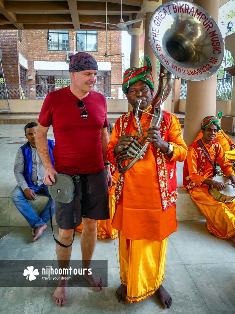 Visiting the Dhakeshwari Temple in Old Dhaka