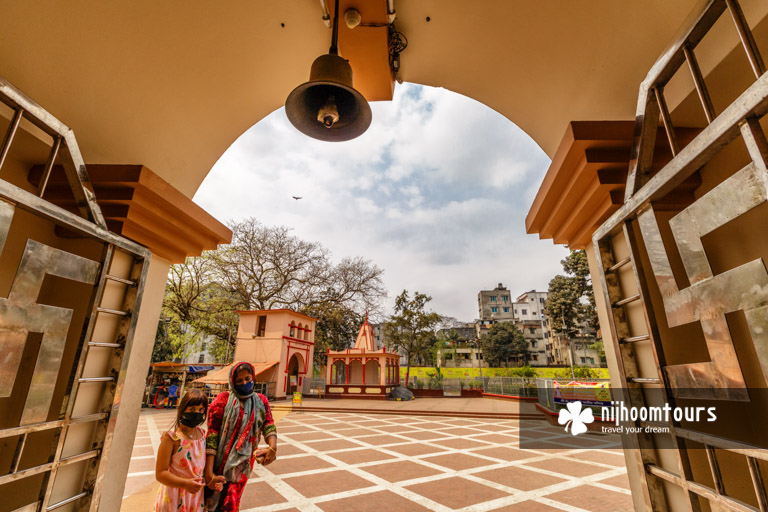 Photo of the devoties entering the main temple of Dhakeshwari Temple