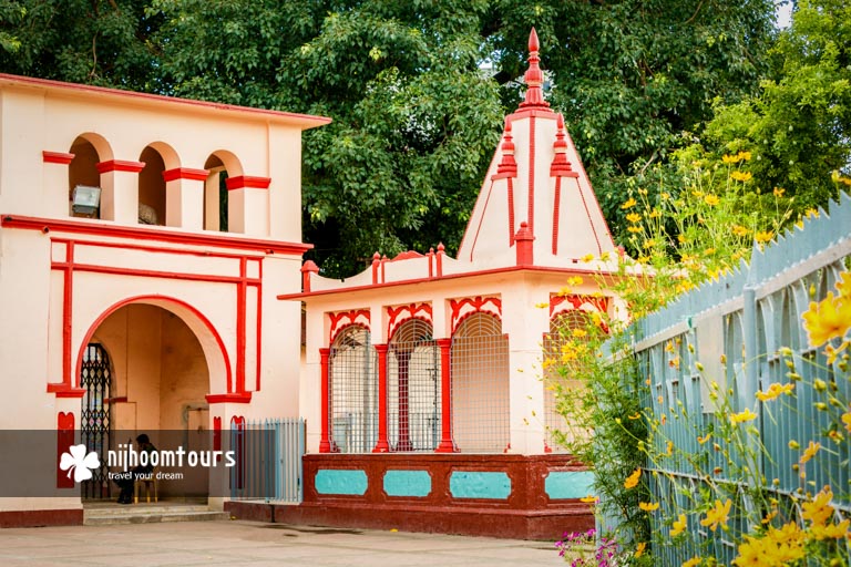 Photo of the entrance of the Dhakeshwari Temple in Old Dhaka