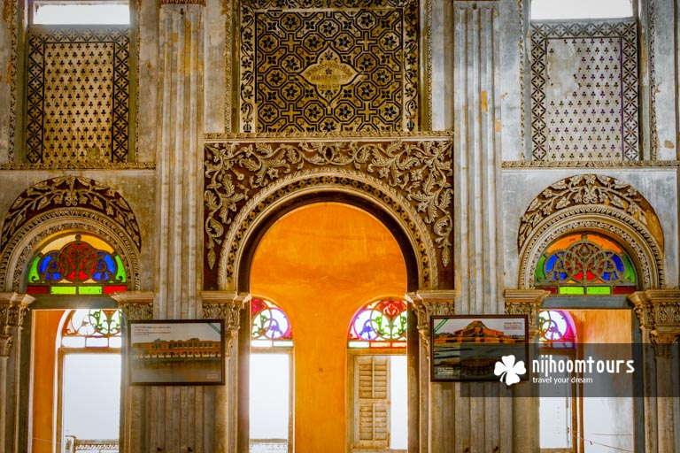 Photo of a decorated wall of the central hall at a house in Panam Nagar